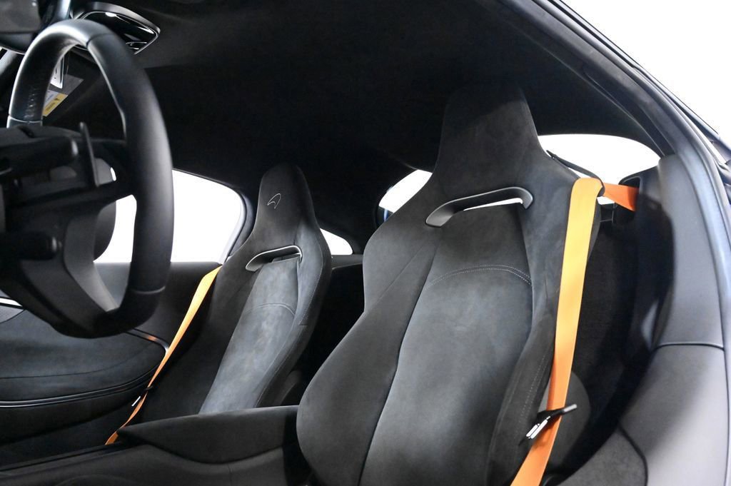 Used 2024 McLaren Artura RWD image 16