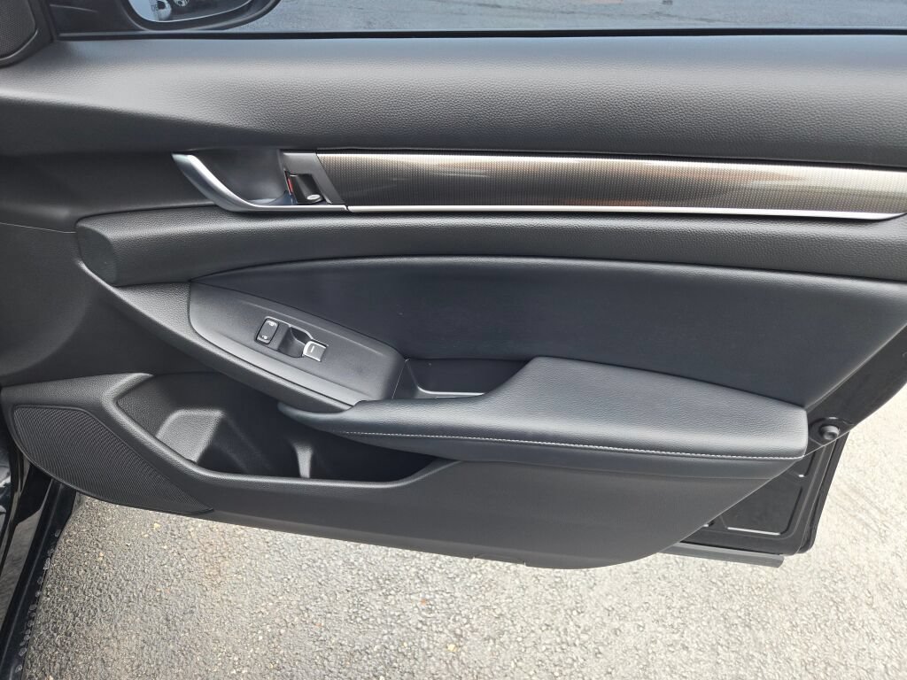 Used 2018 Honda Accord Sport image 5