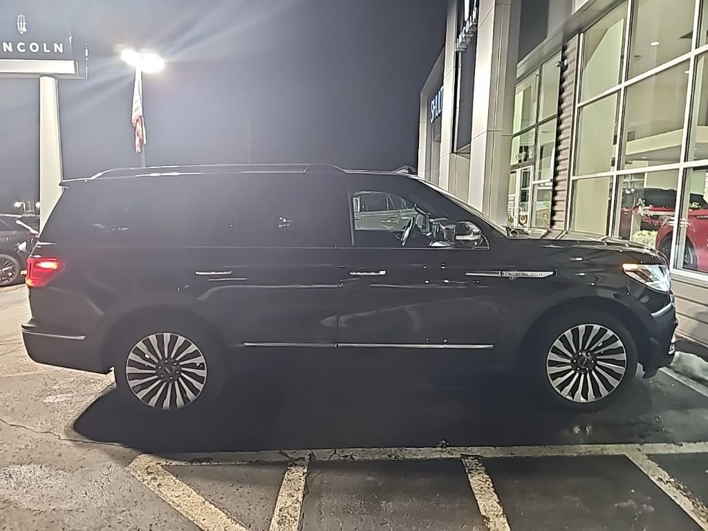 Used 2019 Lincoln Navigator Reserve image 5