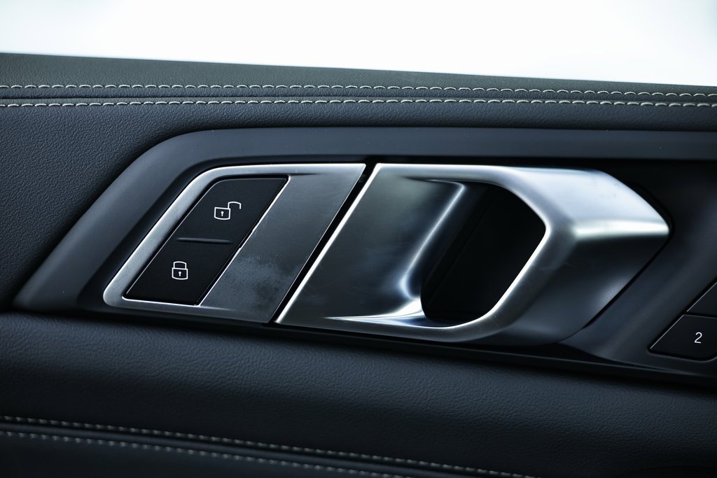 New 2026 BMW X5 xDrive50e w/ Climate Comfort Package image 17