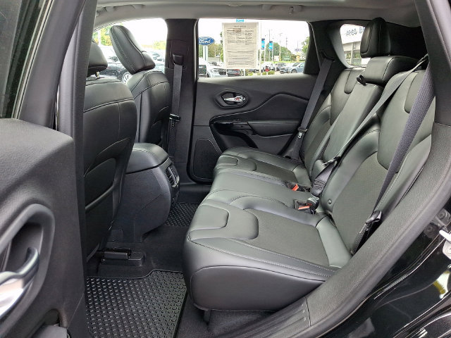 Used 2019 Jeep Cherokee Latitude Plus AWD/4WD image 12