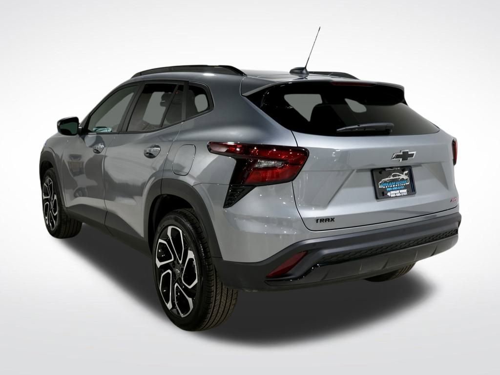 Used 2025 Chevrolet Trax RS w/ Driver Confidence Package image 6