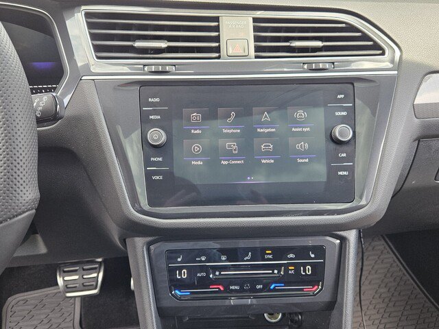 Used 2024 Volkswagen Tiguan SE R-Line FWD image 18