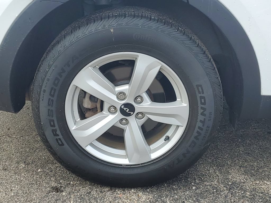 Certified 2023 Kia Sorento LX FWD image 5