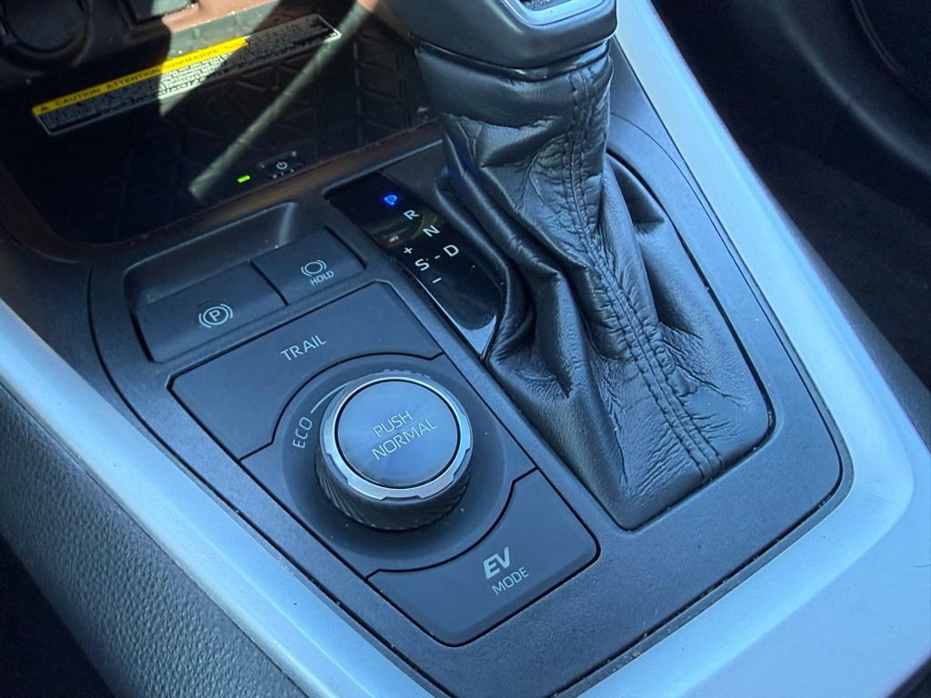 Used 2021 Toyota RAV4 Limited image 21