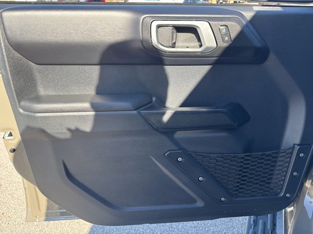 New 2025 Ford Bronco Outer Banks w/ Black Appearance Package image 12