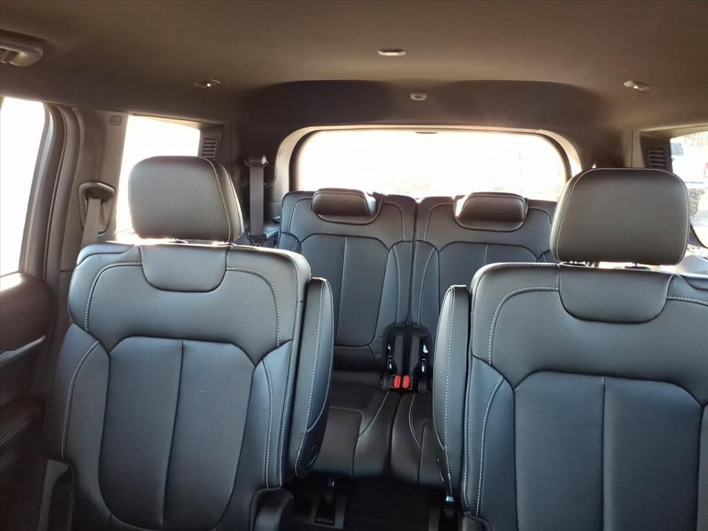 Certified 2024 Jeep Grand Cherokee L Limited w/ Trailer Tow Package image 13