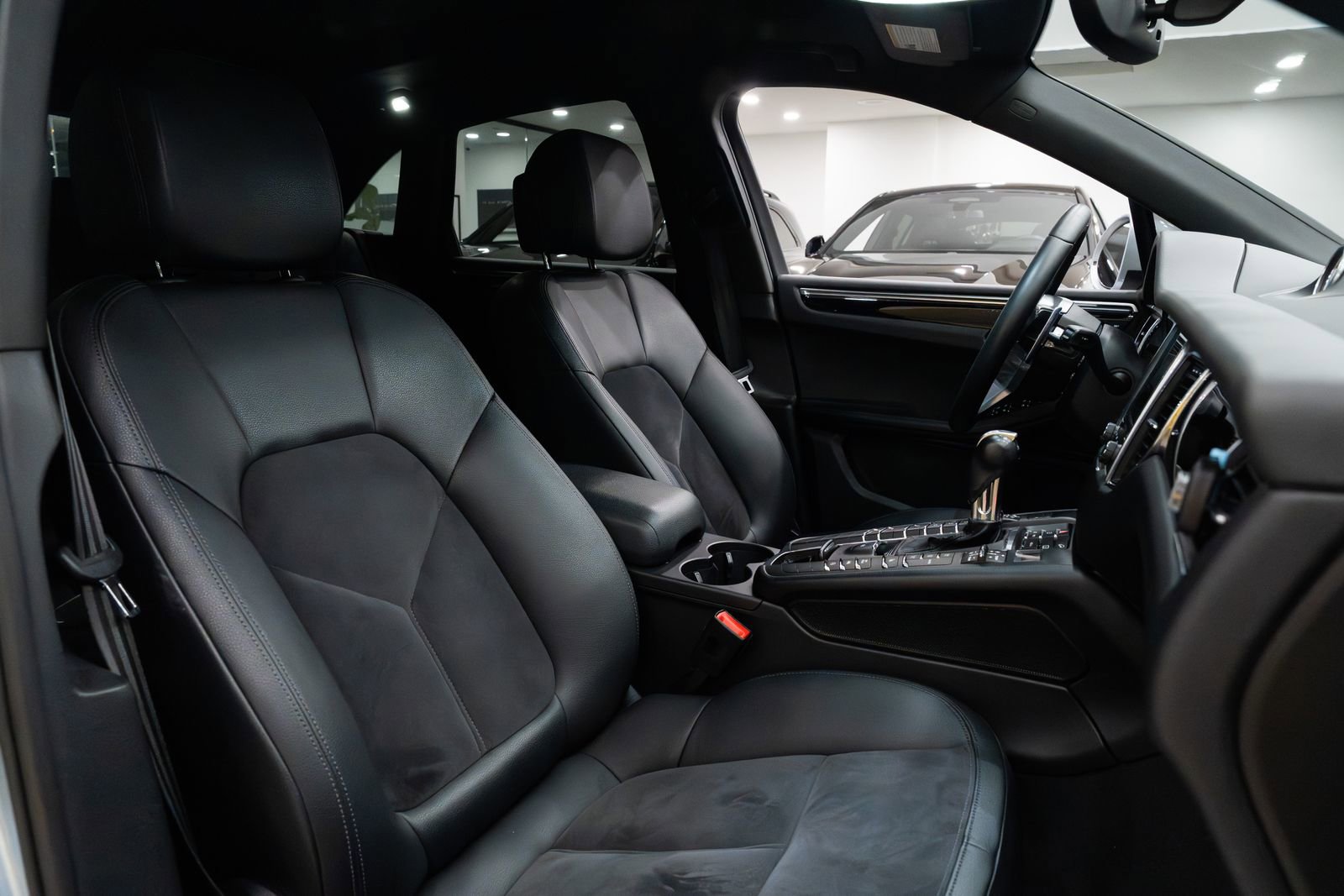 Used 2017 Porsche Macan image 10