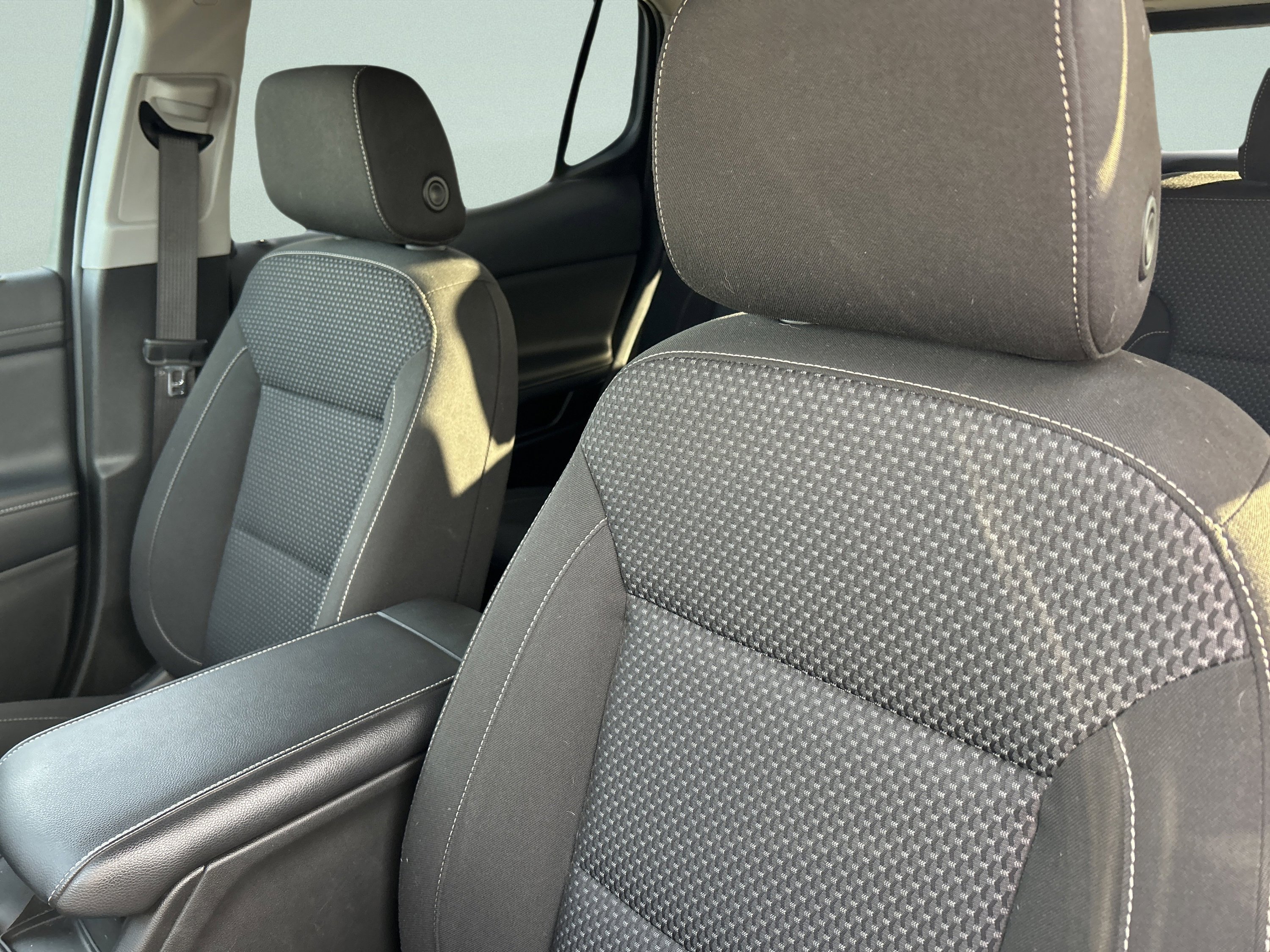 Used 2023 GMC Acadia SLE w/ Driver Convenience Package image 27