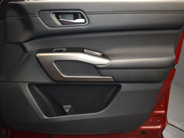 Used 2024 Nissan Pathfinder Platinum image 14