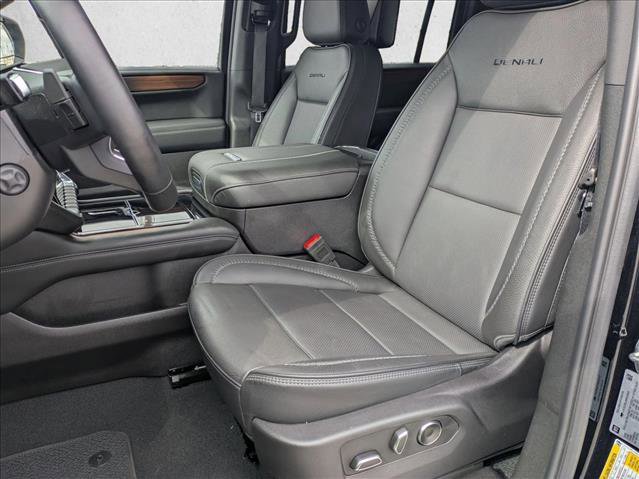 Used 2025 GMC Yukon XL Denali w/ Denali Reserve Package image 15