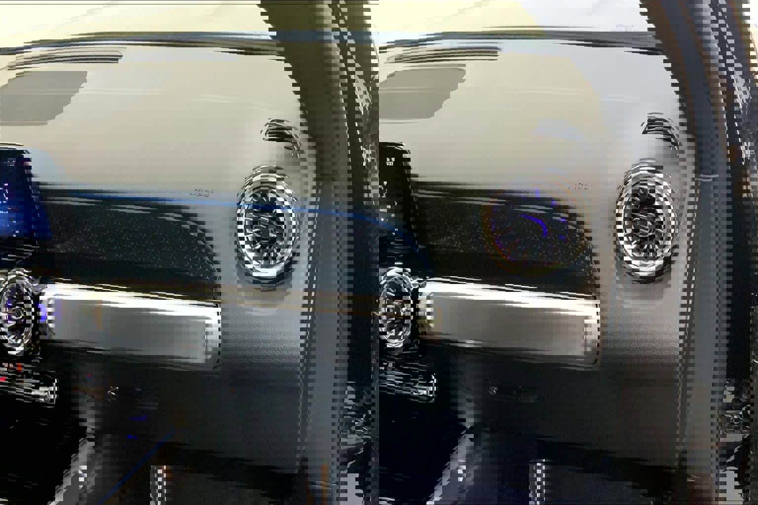 Used 2025 Mercedes-Benz GLB 250 image 27