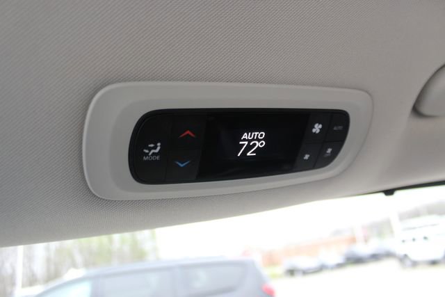 Used 2024 Chrysler Pacifica Touring-L image 30