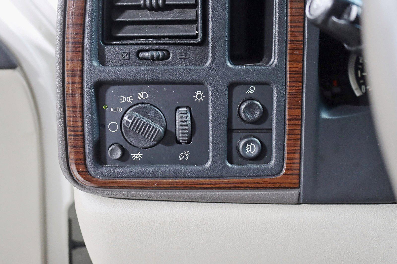 Used 2003 Cadillac Escalade EXT image 15