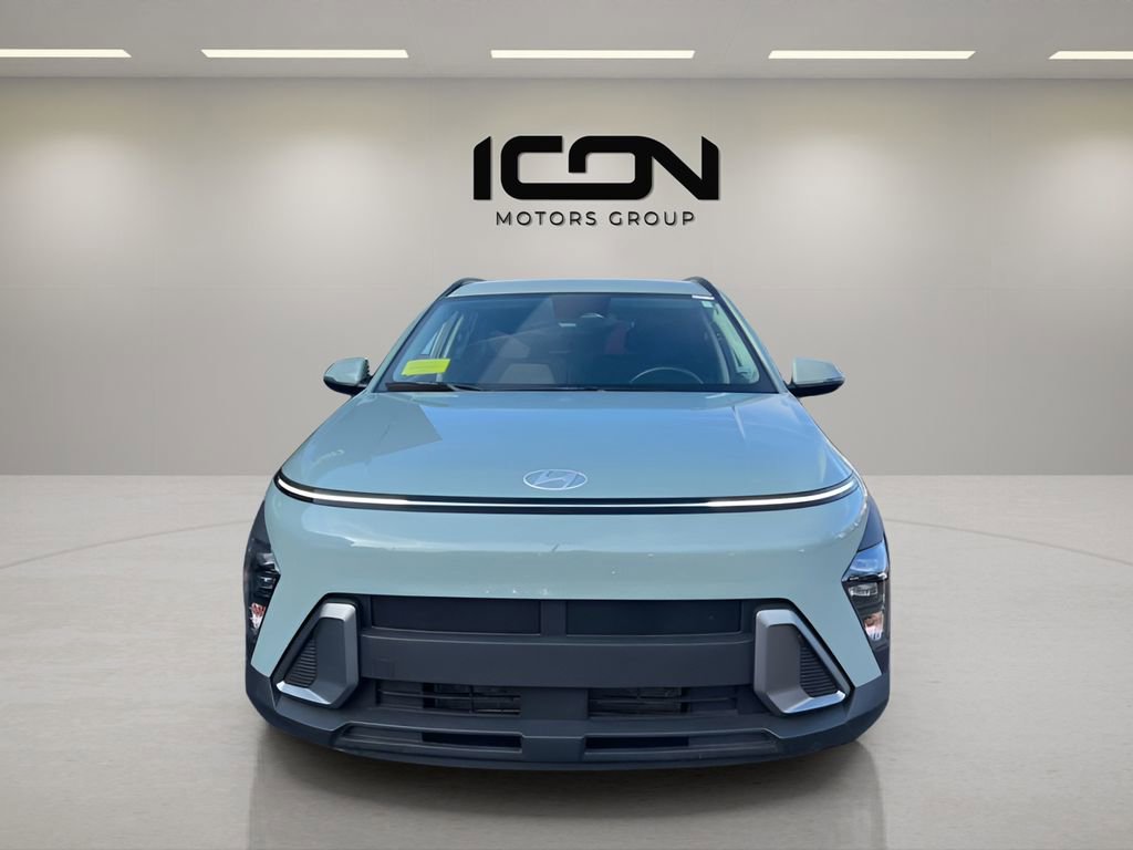Used 2025 Hyundai Kona SEL FWD image 2
