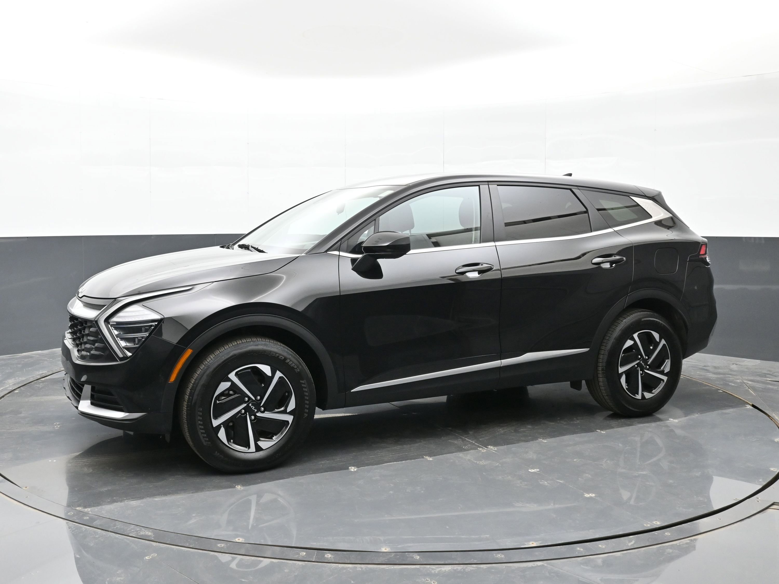 Used 2025 Kia Sportage LX image 5