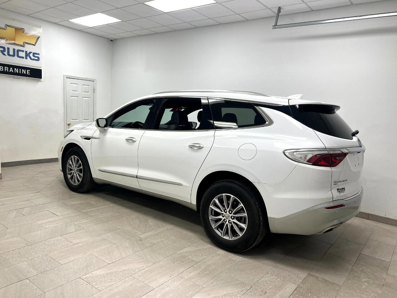 Used 2024 Buick Enclave Premium image 8