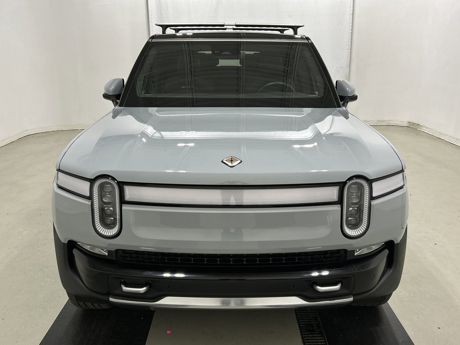 Used 2024 Rivian R1S Adventure AWD/4WD image 8