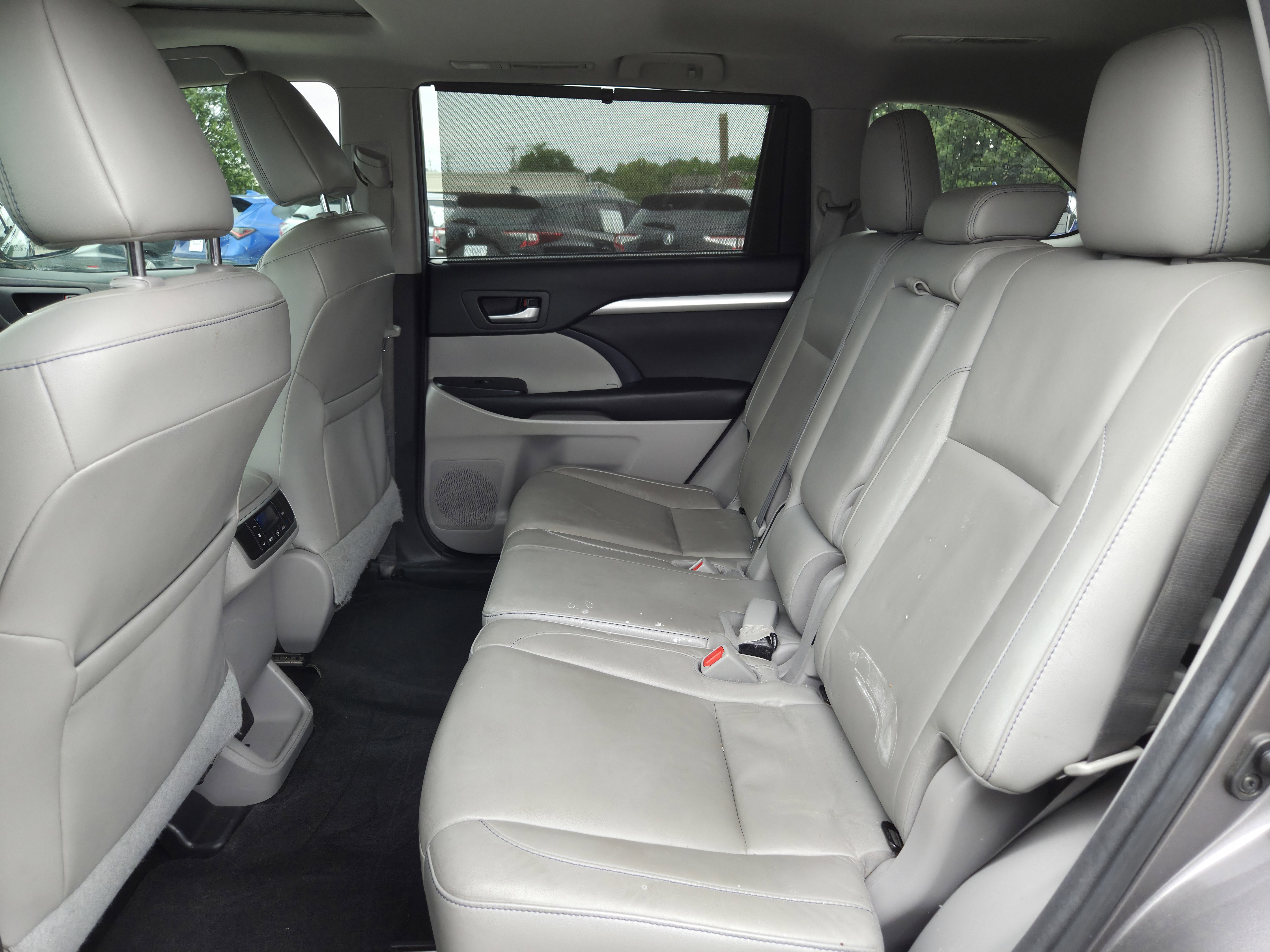 Used 2017 Toyota Highlander XLE FWD image 5