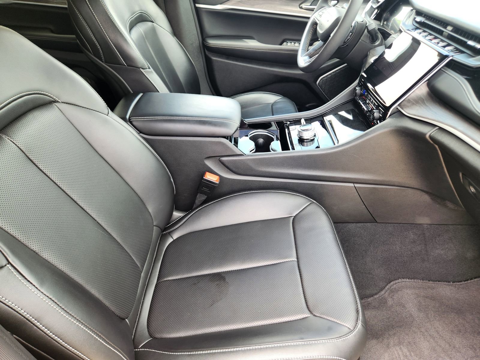 Used 2023 Jeep Grand Cherokee 4WD 4xe w/ Luxury Tech Group II image 14