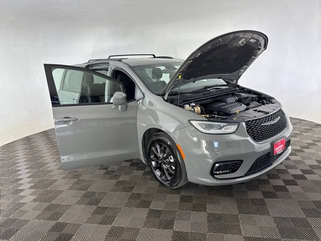 Used 2021 Chrysler Pacifica Touring w/ S Appearance Package FWD image 12
