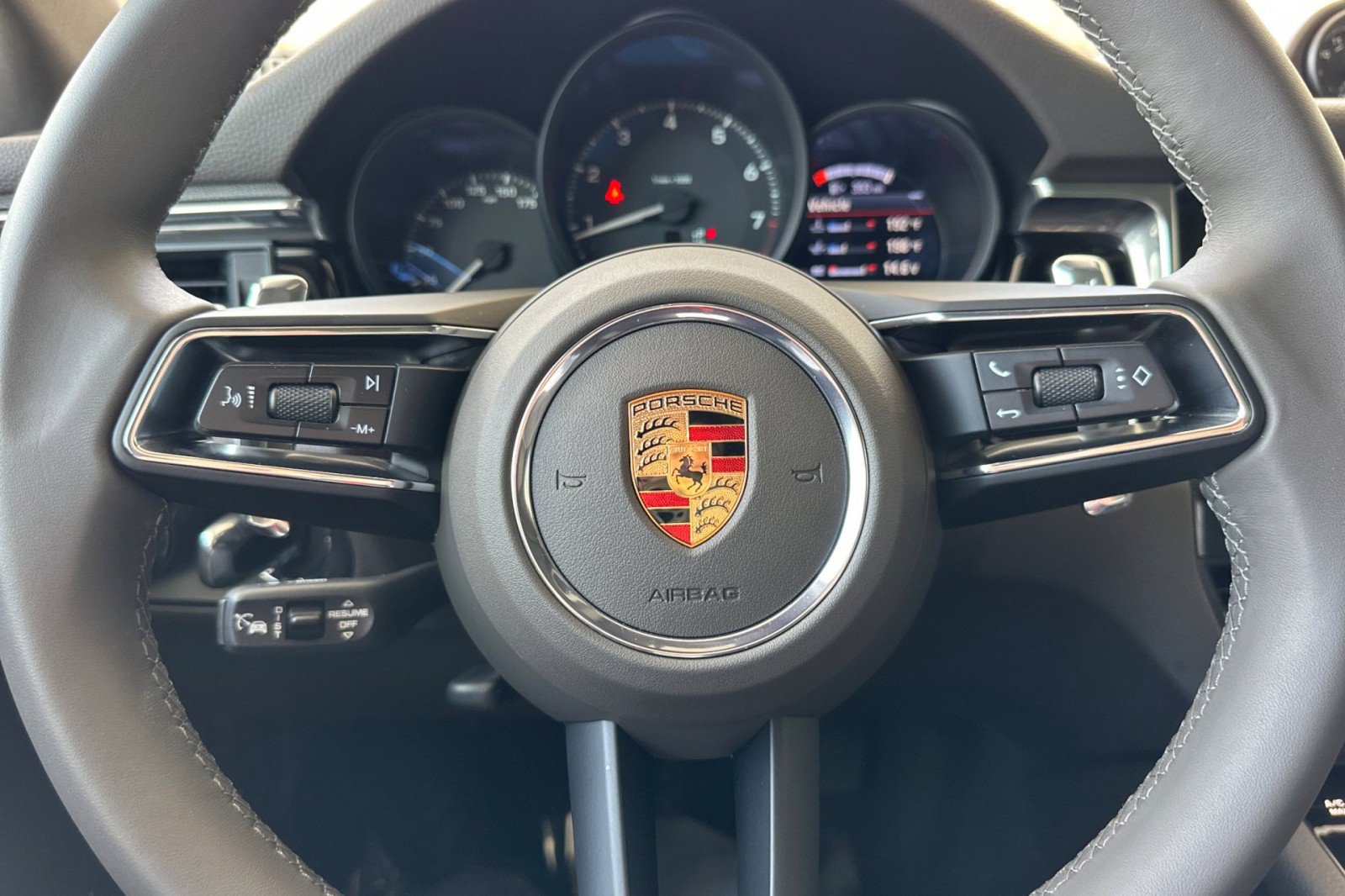 Certified 2026 Porsche Macan AWD/4WD image 24