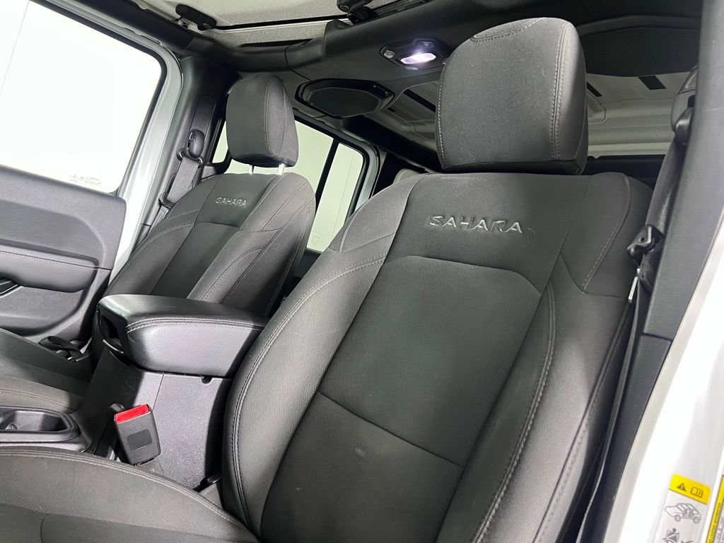 Used 2018 Jeep Wrangler Unlimited Sahara AWD/4WD image 5