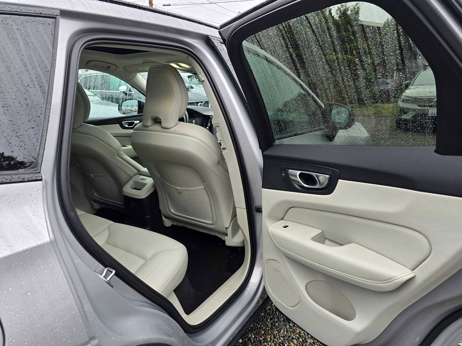 Certified 2024 Volvo XC60 T8 Plus w/ Protection Package Premier image 13