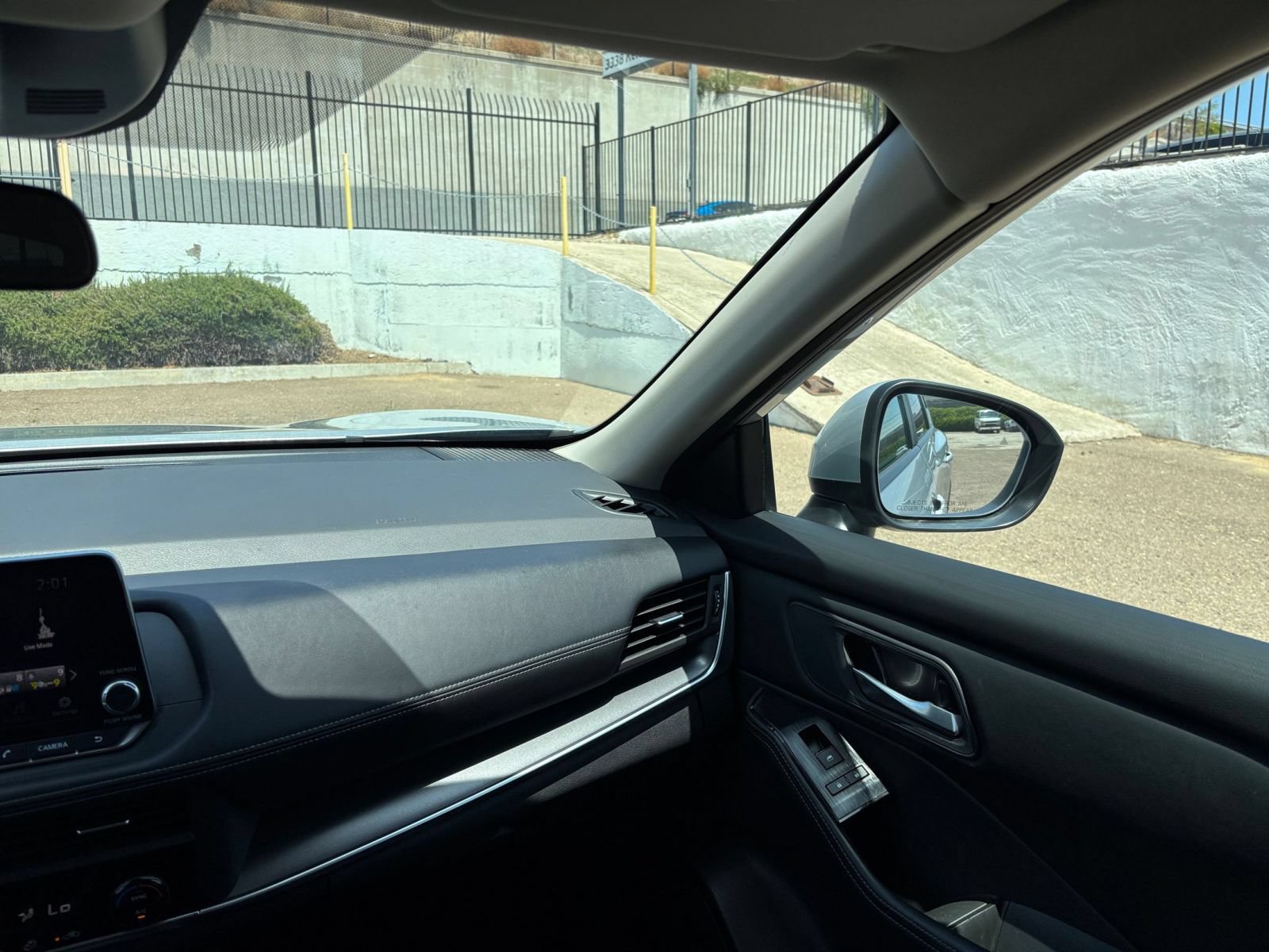 Used 2025 Nissan Rogue SV FWD image 36