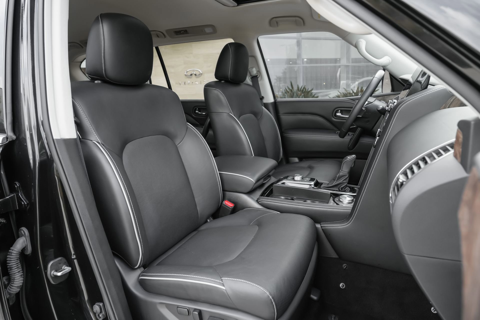 Certified 2024 INFINITI QX80 Premium Select w/ Cargo Package image 41