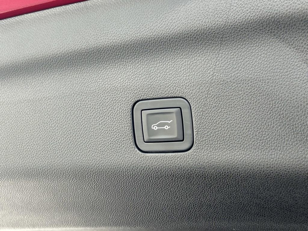 Used 2026 GMC Yukon AT4 w/ LPO, Floor Liner Package image 15