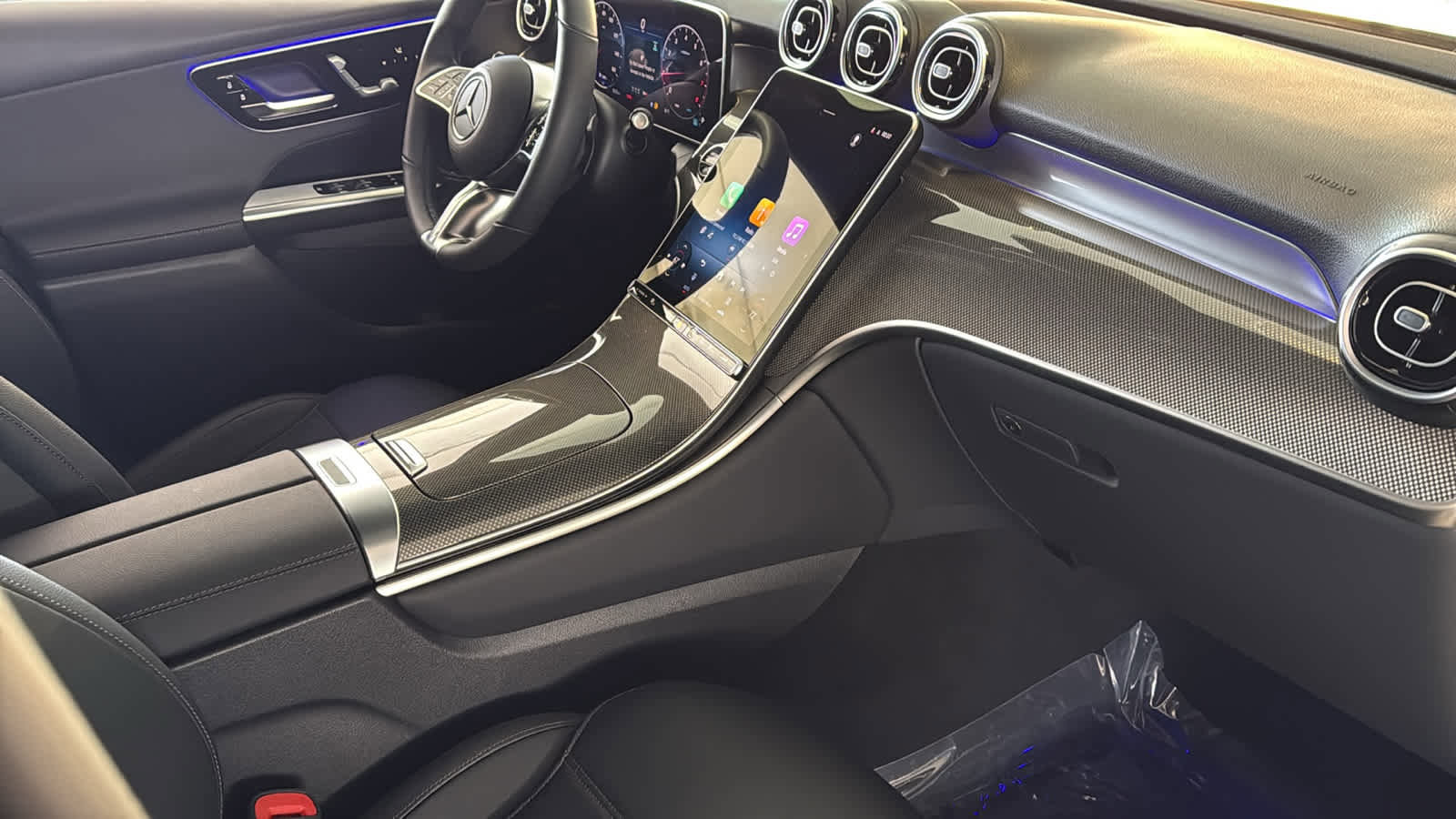 Used 2025 Mercedes-Benz GLC 300 4MATIC image 39