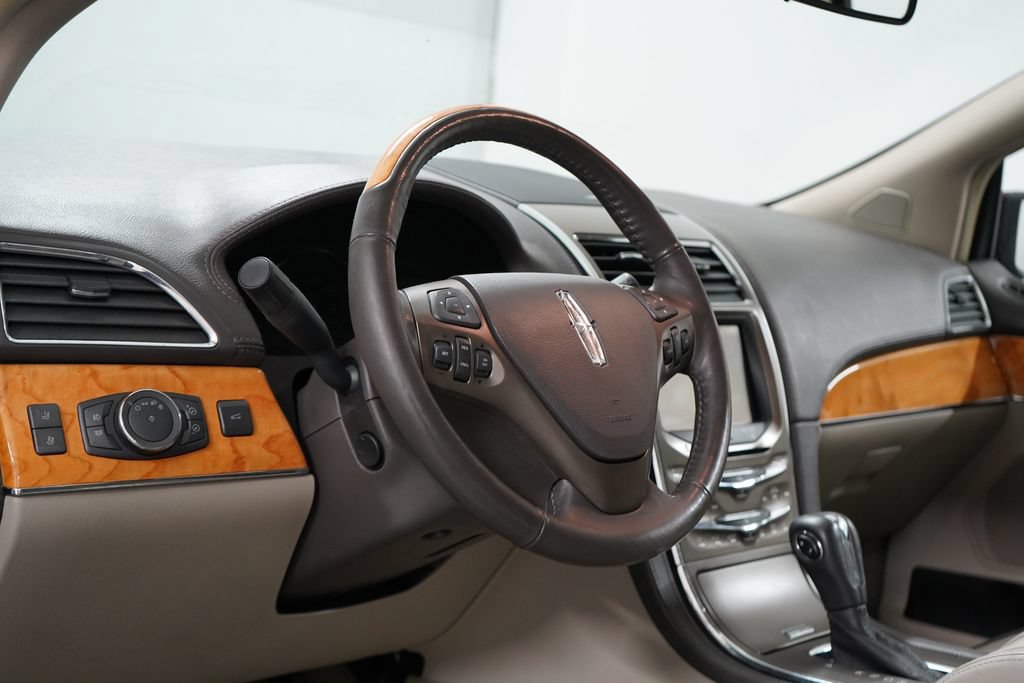 Used 2012 Lincoln MKX AWD image 22