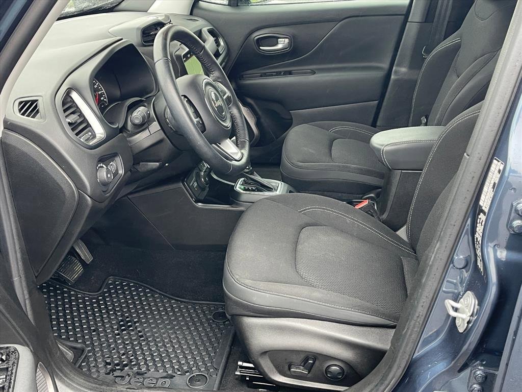 Used 2023 Jeep Renegade Latitude w/ Premium Group image 17