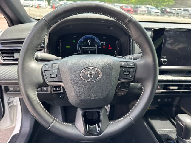 Used 2025 Toyota Camry SE FWD image 18