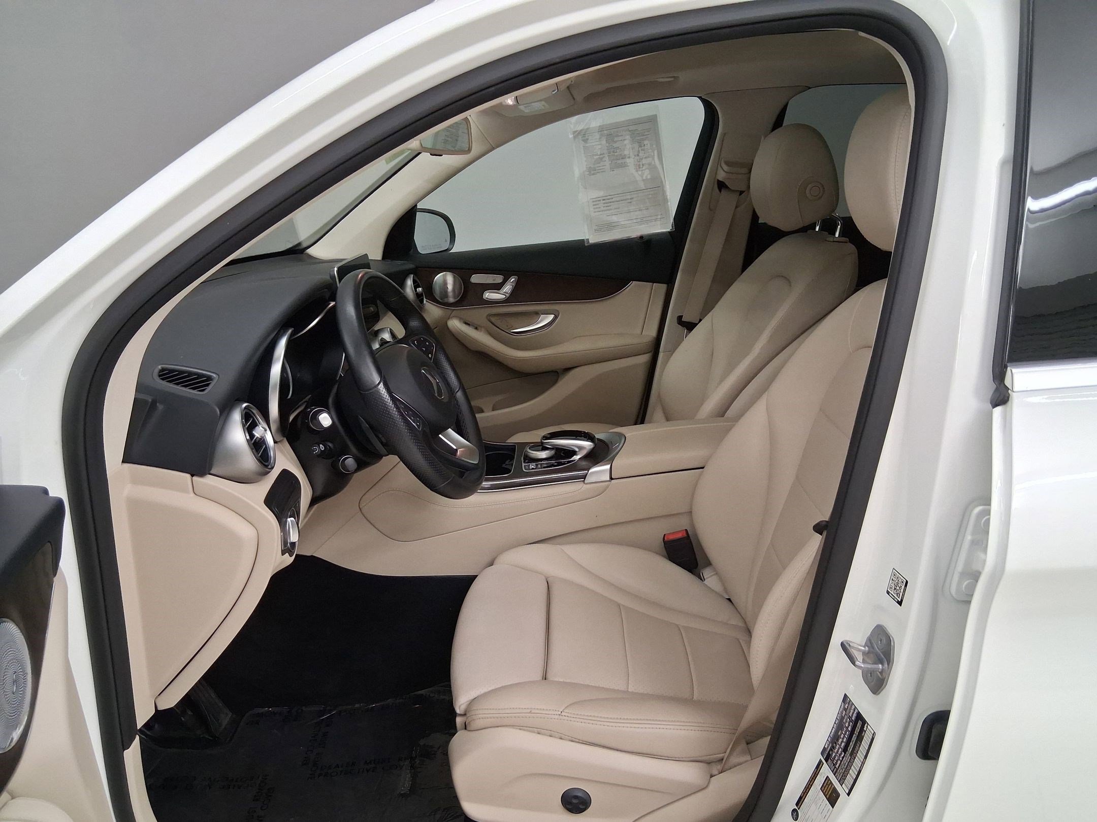 Used 2019 Mercedes-Benz GLC 350e 4MATIC image 3