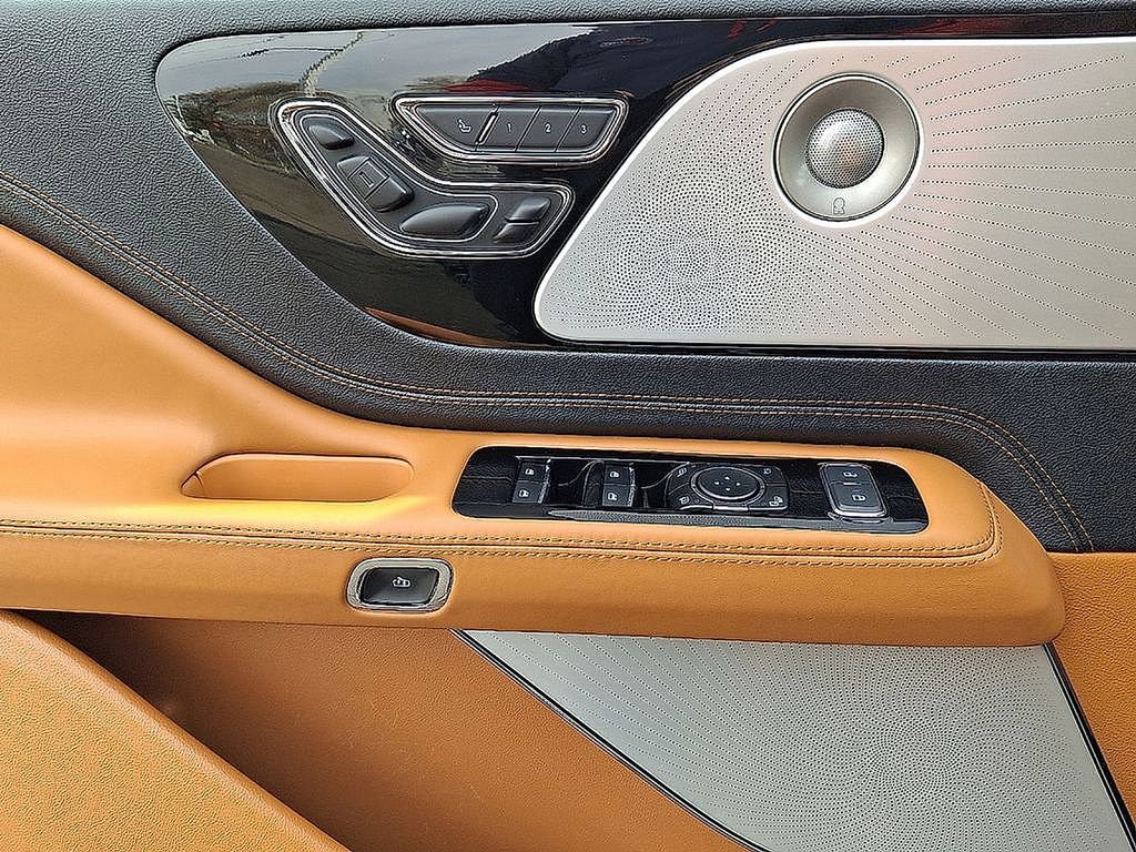 Used 2023 Lincoln Aviator Black Label w/ Dynamic Handling Package AWD/4WD image 13