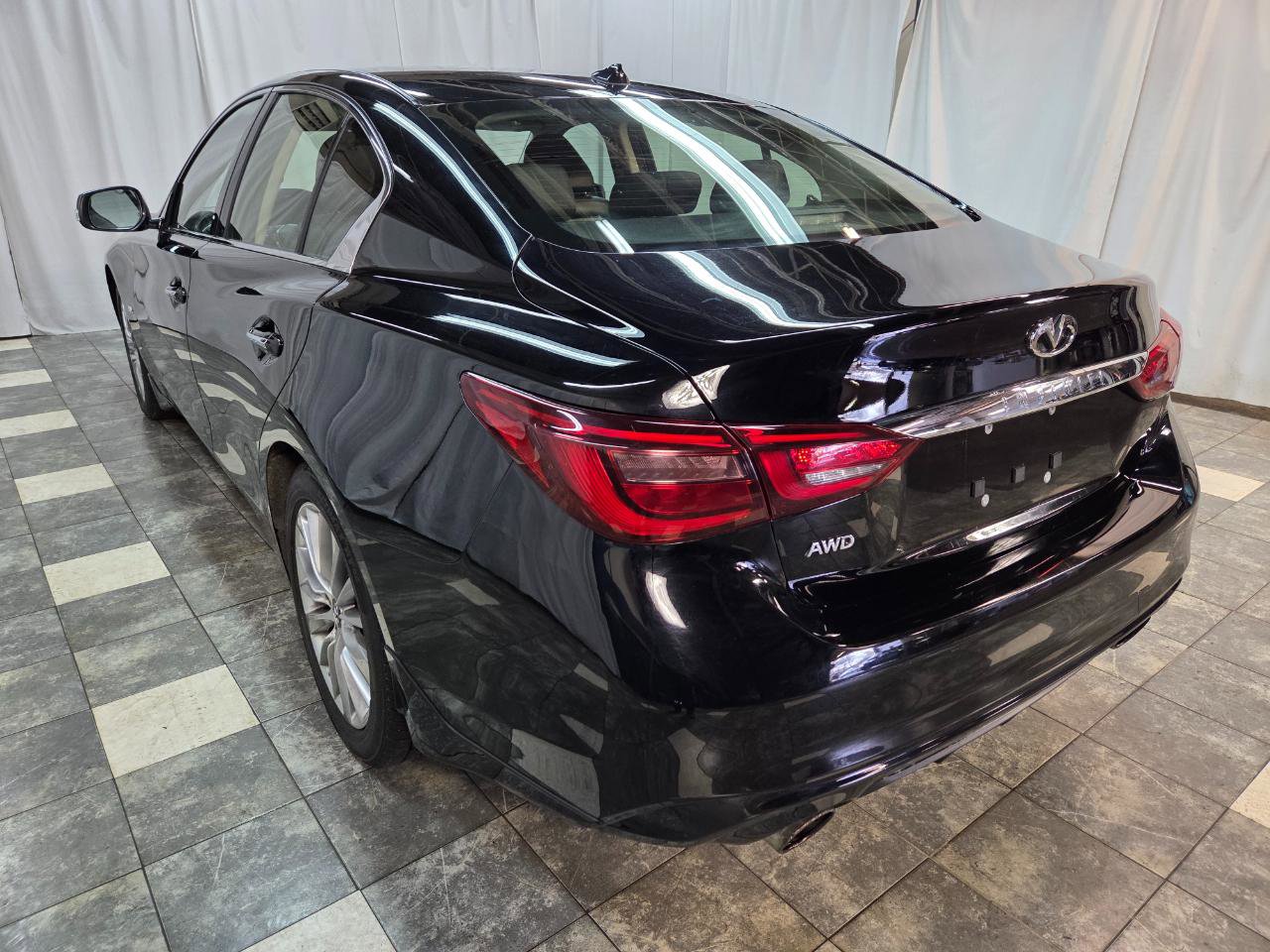 Used 2019 INFINITI Q50 Luxe w/ Essential Package (3.0T Luxe) image 6