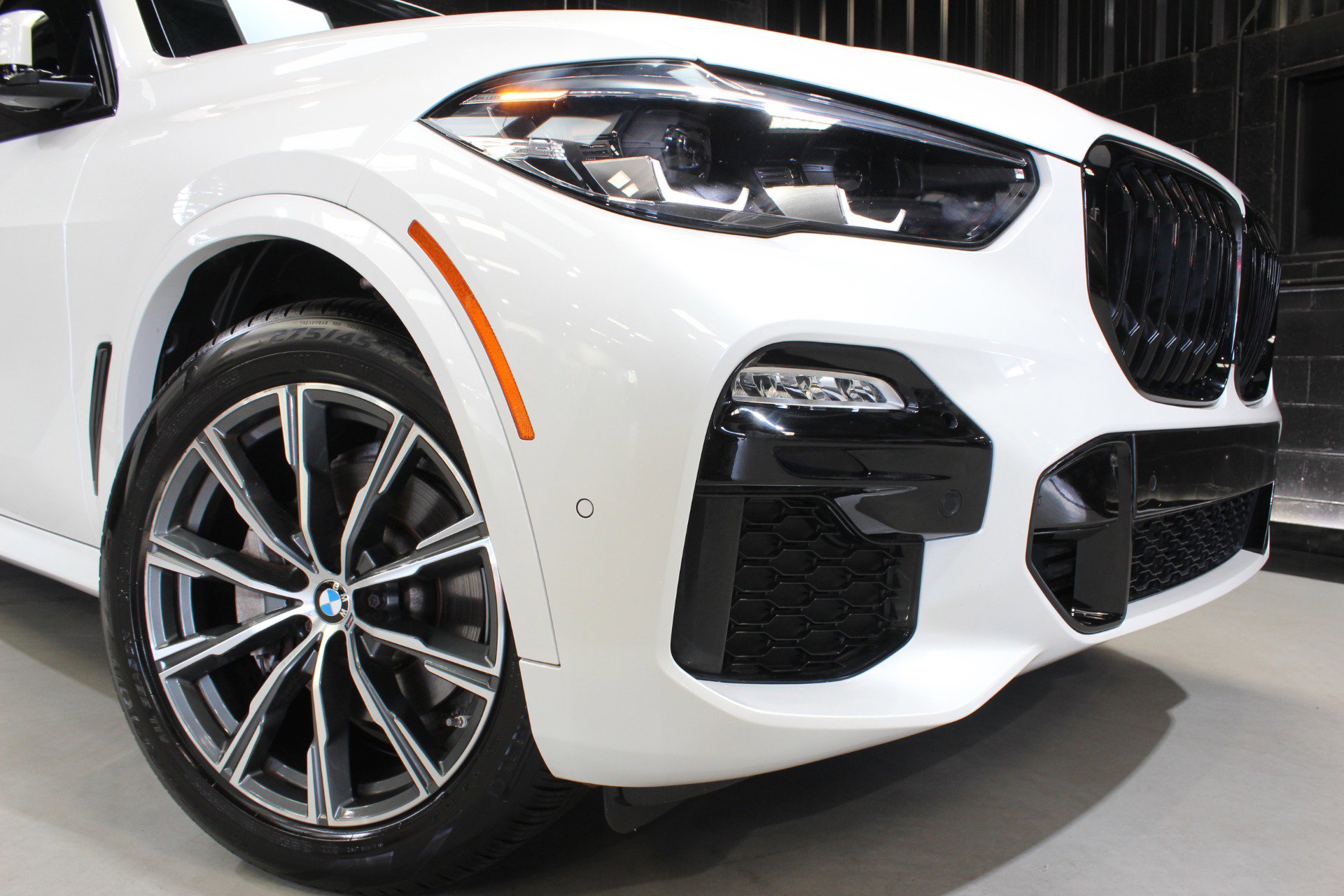 Used 2021 BMW X5 sDrive40i w/ M Sport Package image 6