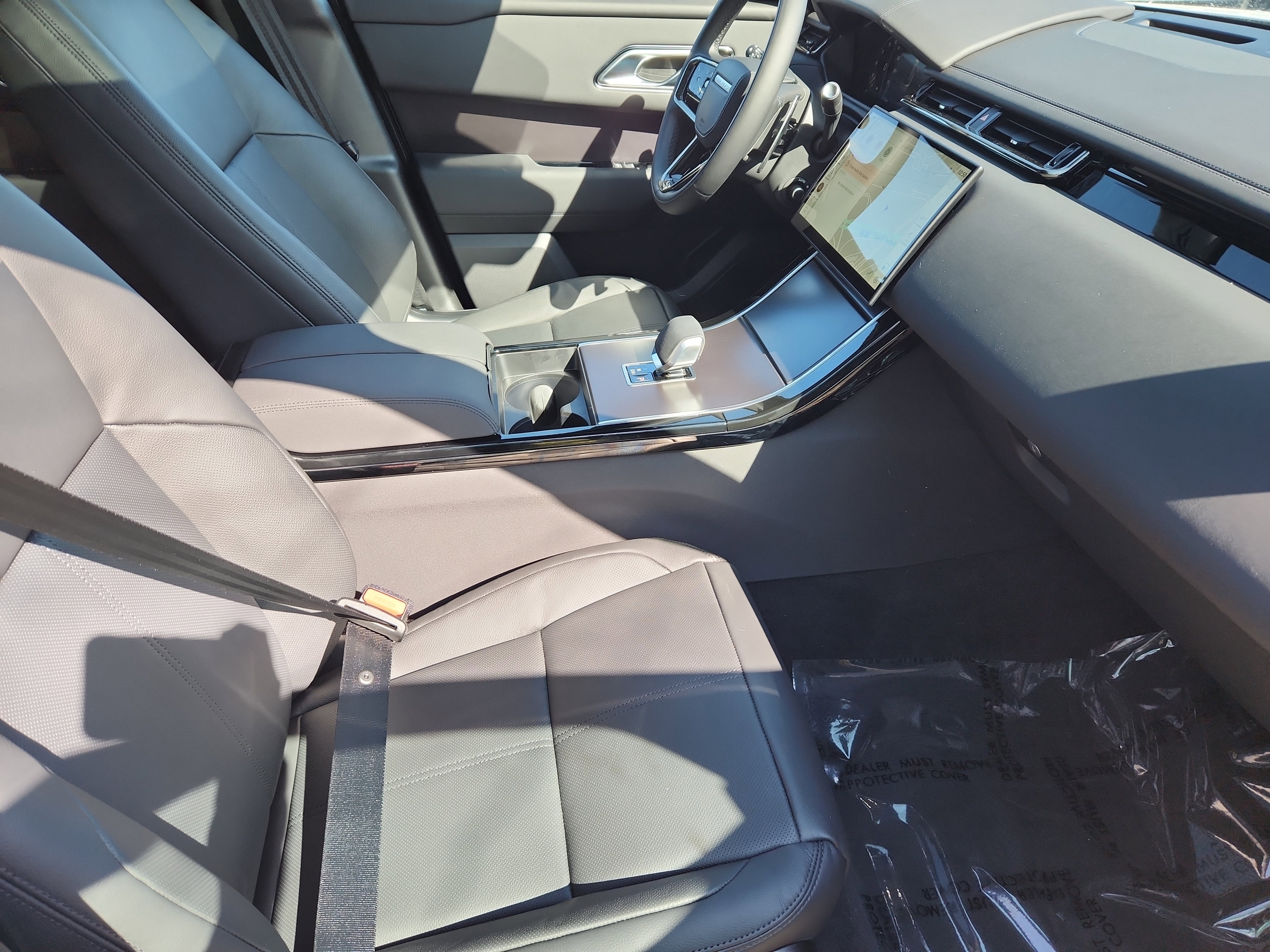 New 2026 Land Rover Range Rover Velar Dynamic SE image 3