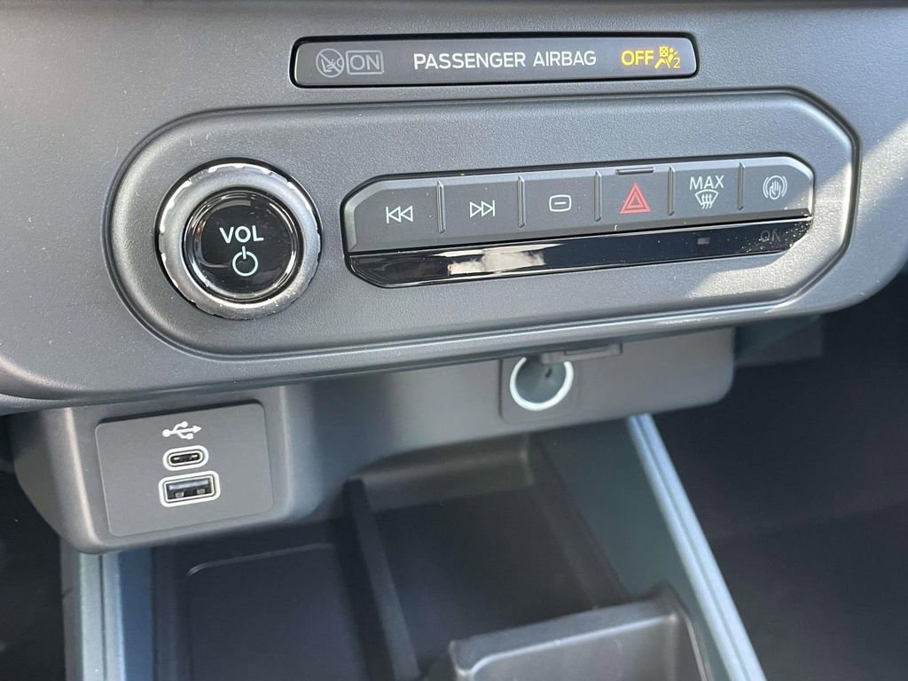 New 2025 Ford Maverick XL image 8