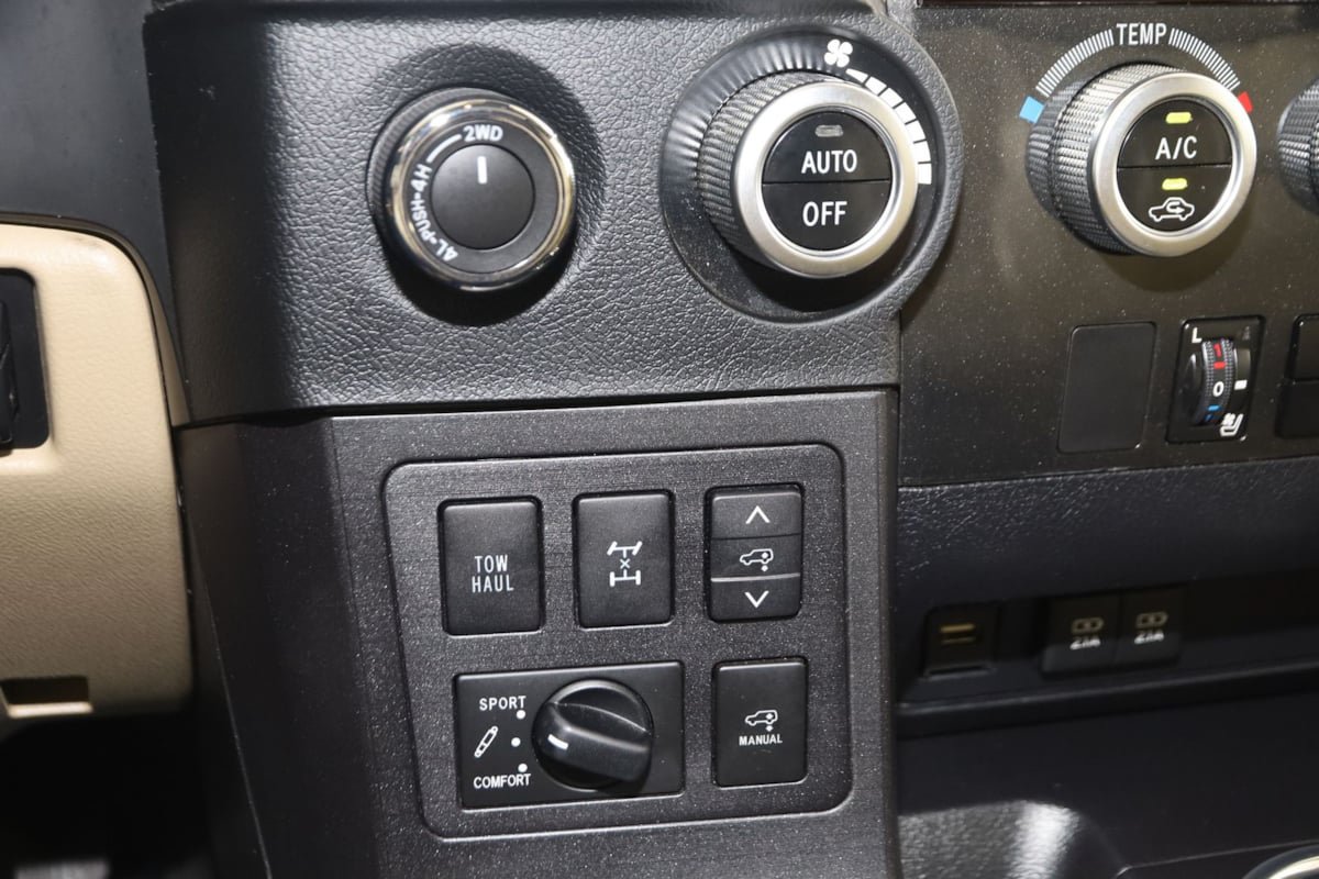 Used 2020 Toyota Sequoia Platinum AWD/4WD image 30