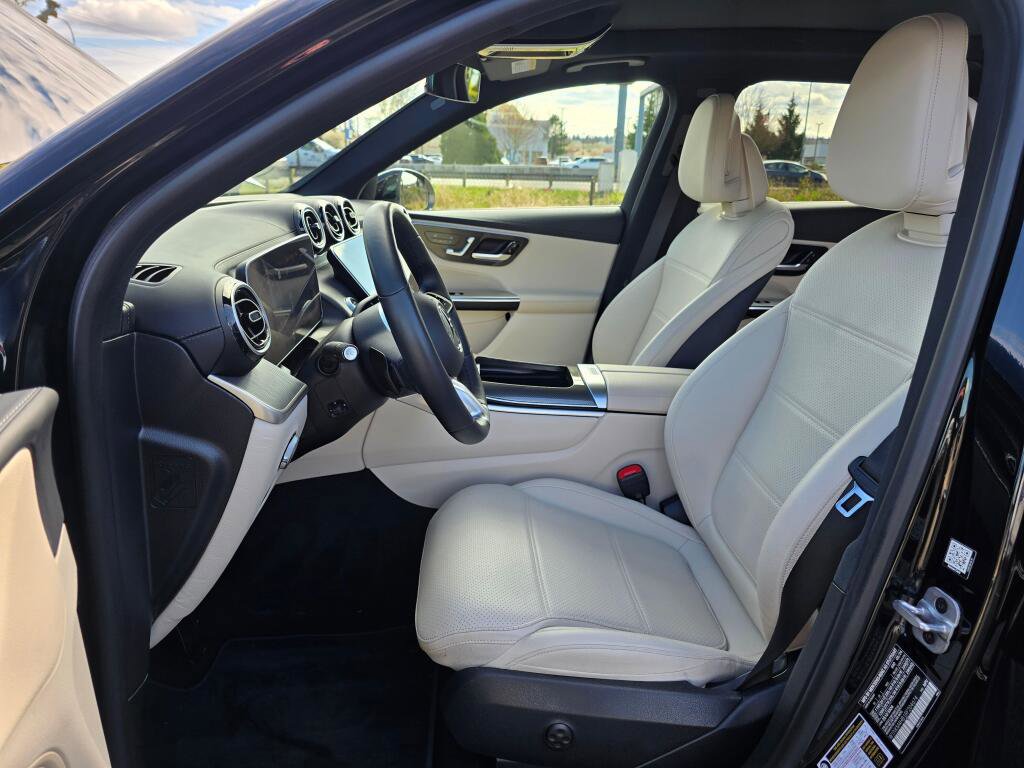 Used 2024 Mercedes-Benz GLC 300 4MATIC w/ Driver Assistance Package image 13