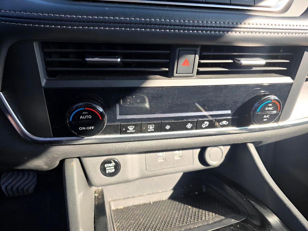 Used 2024 Nissan Rogue SV image 21