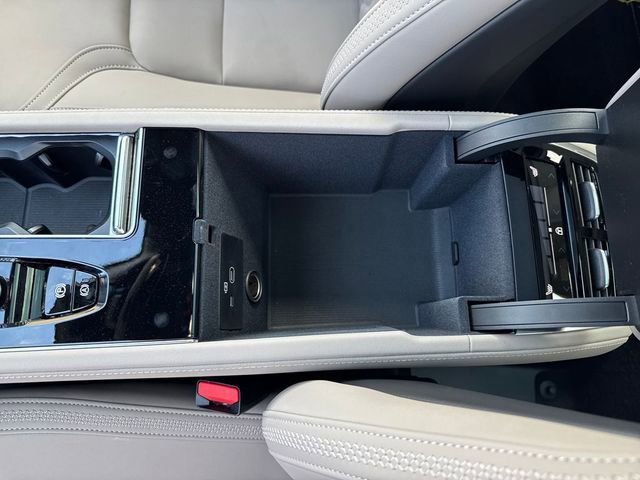 Used 2026 Volvo XC90 B5 Plus w/ Protection Package Premier image 33