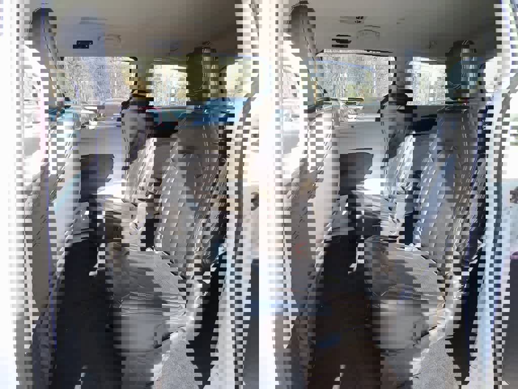 Used 2021 Chrysler Voyager Lxi image 12