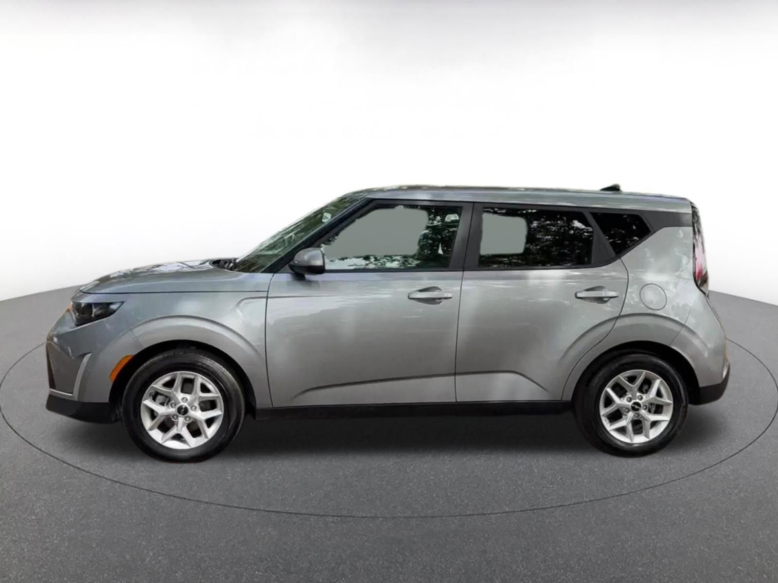 Used 2025 Kia Soul LX w/ LX Technology Package image 9