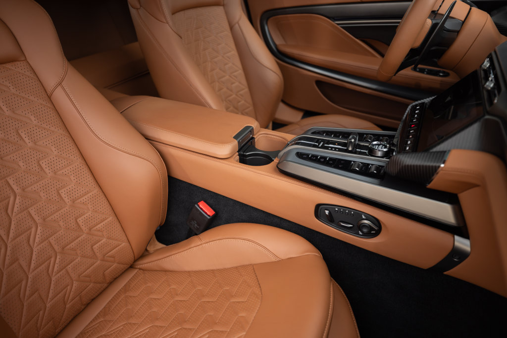 Used 2025 Aston Martin Vanquish RWD image 26