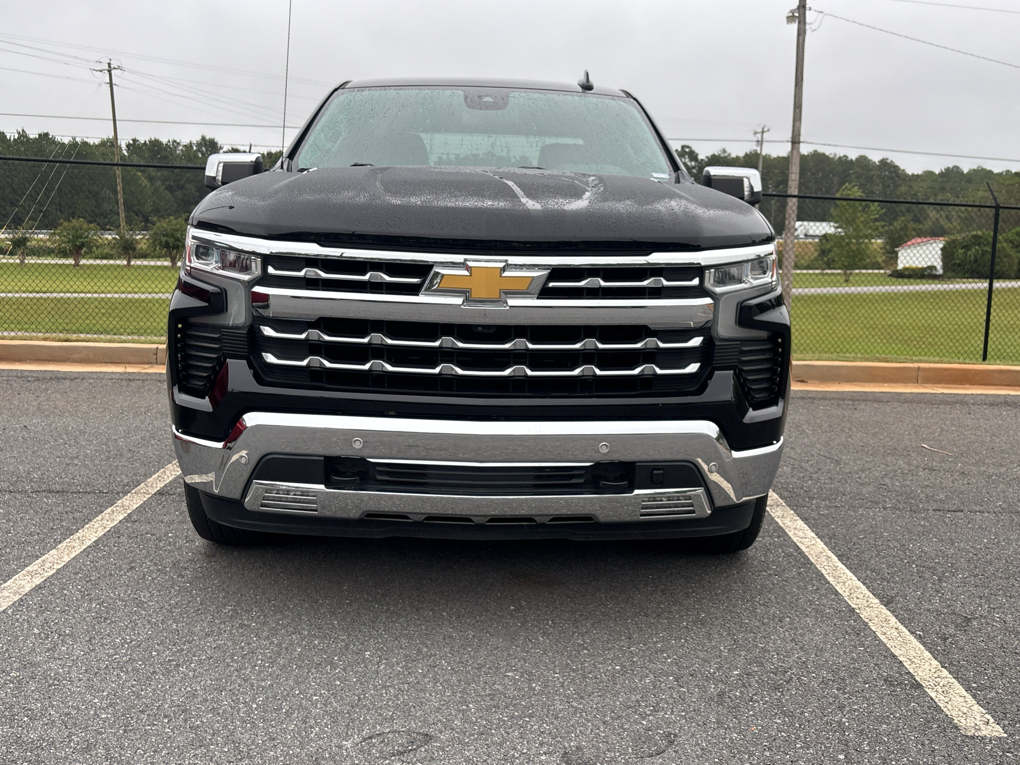 Used 2023 Chevrolet Silverado 1500 LTZ AWD/4WD image 2