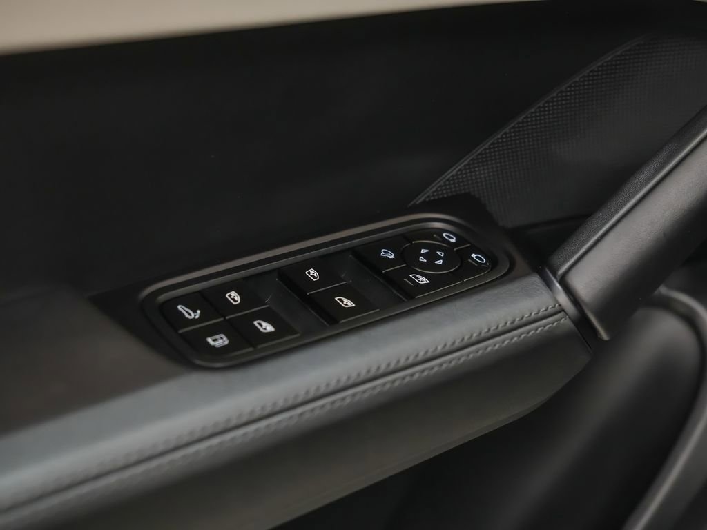 Used 2024 Porsche Cayenne AWD/4WD image 23